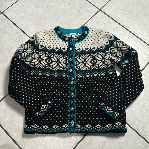 L.L. Bean Sweaters - L.L. Bean Women’s 100% Lambswool Fair Isle Nordic Snowflake Button Up Sweater